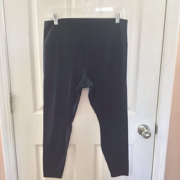 all in motion Pants - Women’s All In Motion Black Ultra High Rise Everyday Soft 7/8‎ Length Leggings